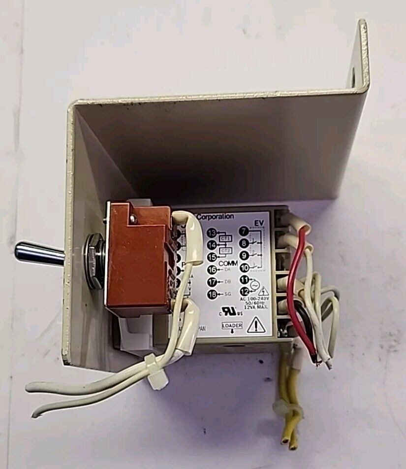 AZBIL SDC15 Temperature Controller 100-240 VAC Free Shipping