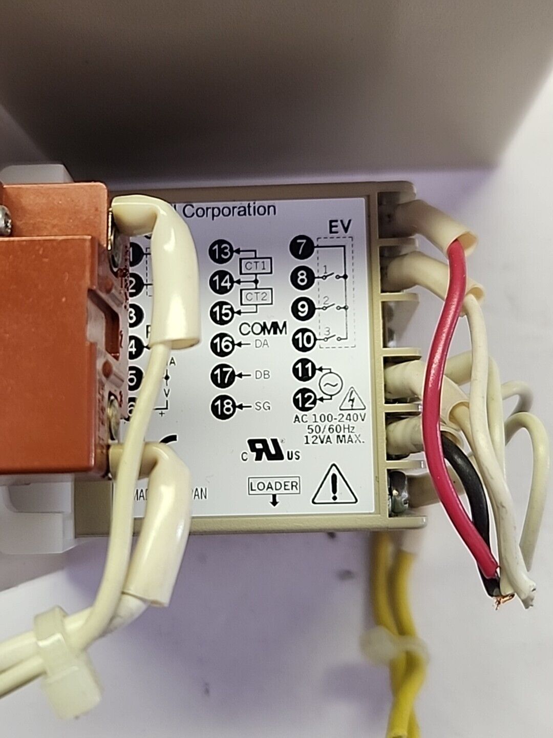 AZBIL SDC15 Temperature Controller 100-240 VAC Free Shipping