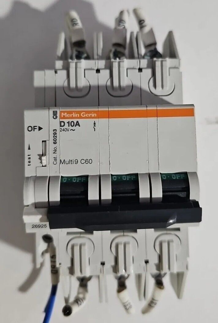 (1) MERLIN GERIN MULTI9 C60 10A 240V 3-POLE CIRCUIT BREAKER 60293 WITH 26925
