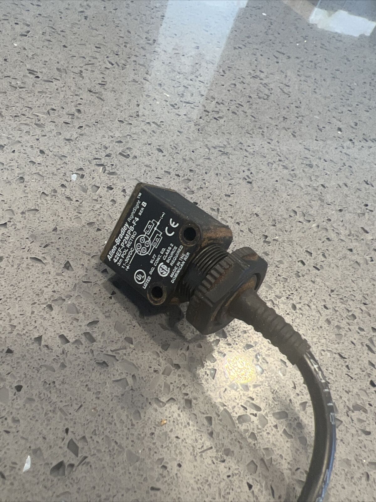 UsedAllen Bradley 42EF-P2MPB-F4 Ser B RightSight Photoelectric Sensor 10.8-30VDC