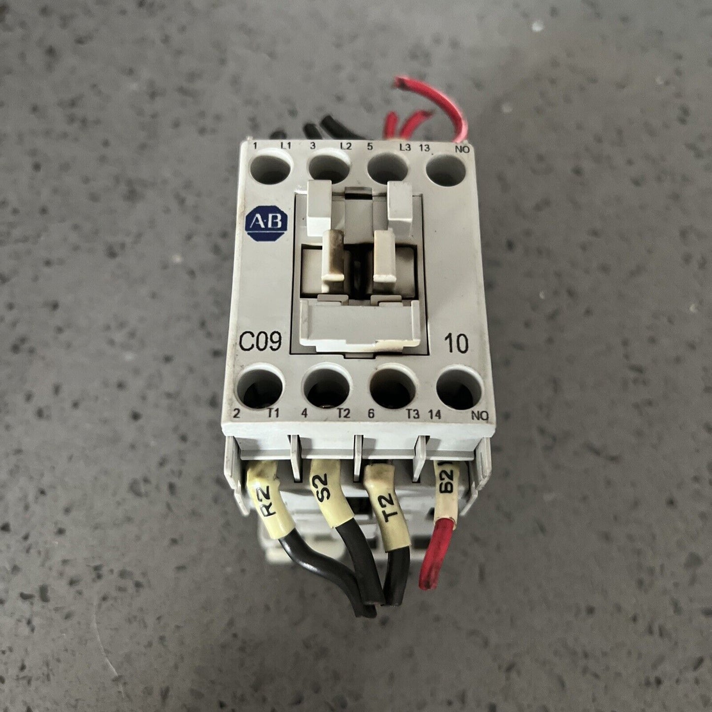 ALLEN-BRADLEY 100-C09*10 CONTACTOR SER A w/warranty