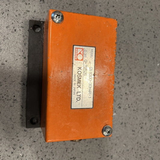 Used KOSMEK LTD. GS1000-30M4R-1 Hydraulic Clamp Unit w/ warranty