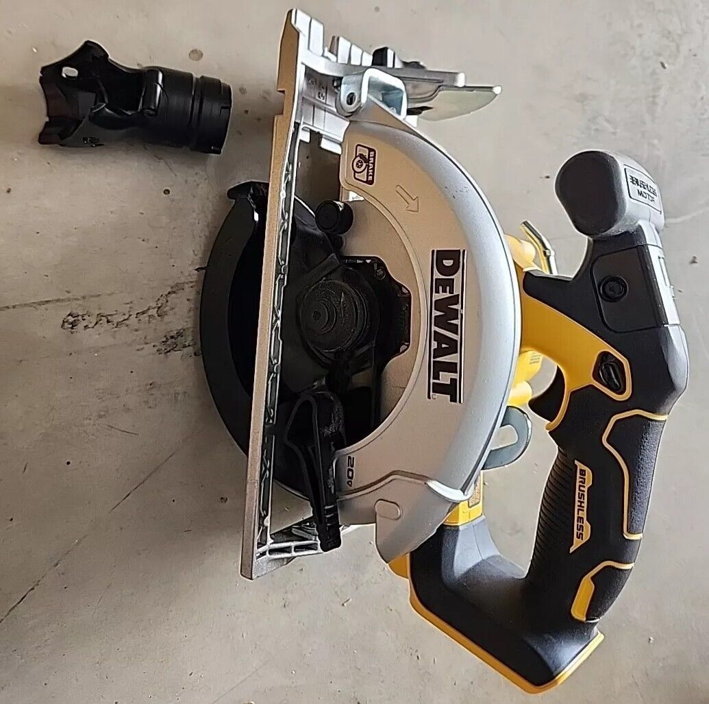 DEWALT DCS565B 20V MAX Brushless 6 1/2" Circular Saw with Warranty & Free Ship