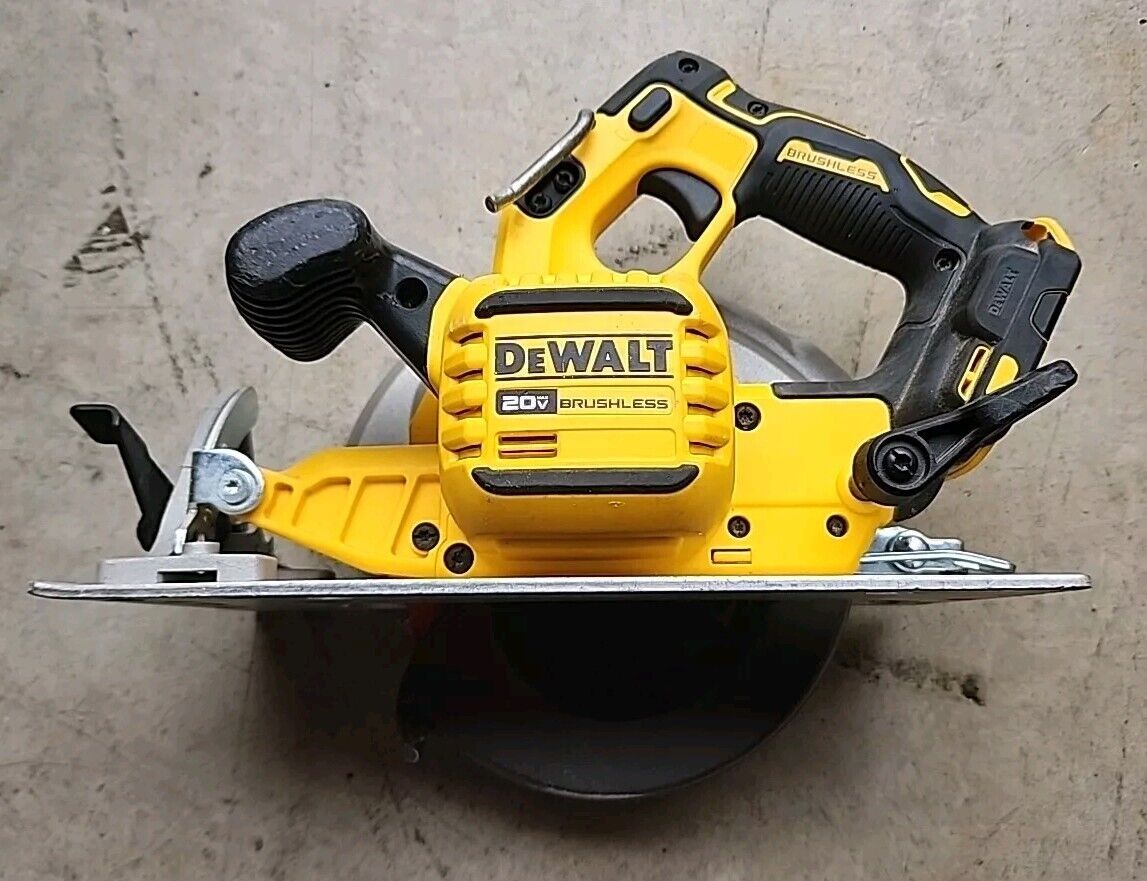 DeWalt DCS573 20V MAX BL Li-Ion 7-1/4 in. Circular Saw (Tool Only) Refurbished