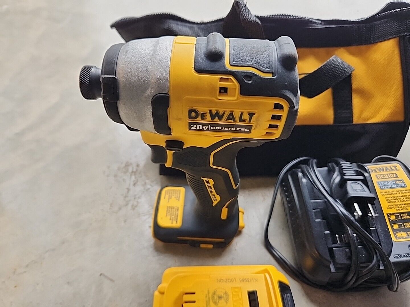 DEWALT ATOMIC 20V 1/4" Cordless Brushless Compact Impact Driver Kit DCF809D1