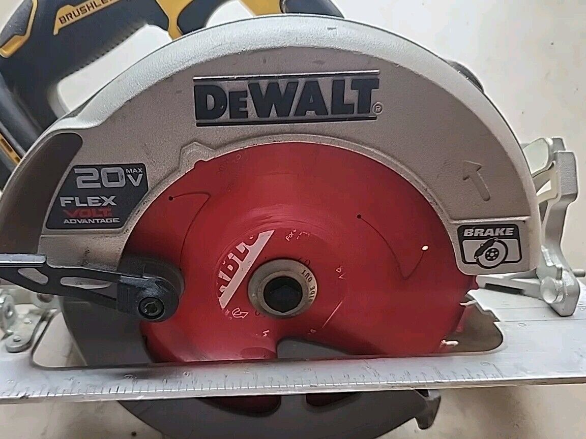 DeWalt DCS573 20V MAX BL Li-Ion 7-1/4 in. Circular Saw (Tool Only) Refurbished