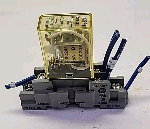 IDEC RH1B-U Power Relay w/SH1B-05 Relay Base - Free Shipping