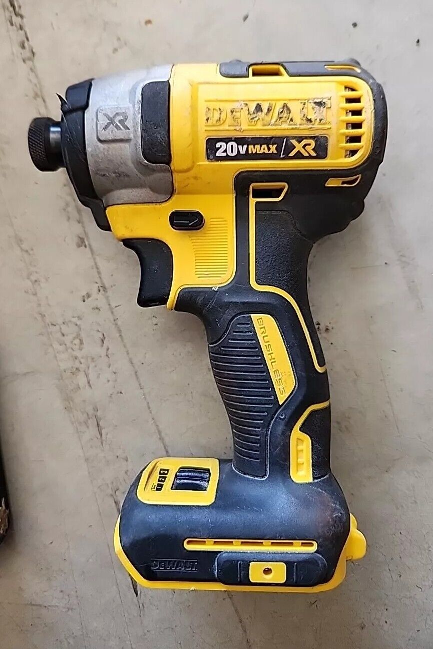 DEWALT DCF809D1 ATOMIC 20V MAX 1/4 in. Cordless Brushless Impact Driver Kit