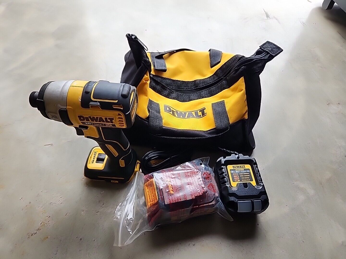 DEWALT DCF850P1 ATOMIC 20V MAX 1/4 in. Brushless 3-Speed Impact Driver Kit 3aH