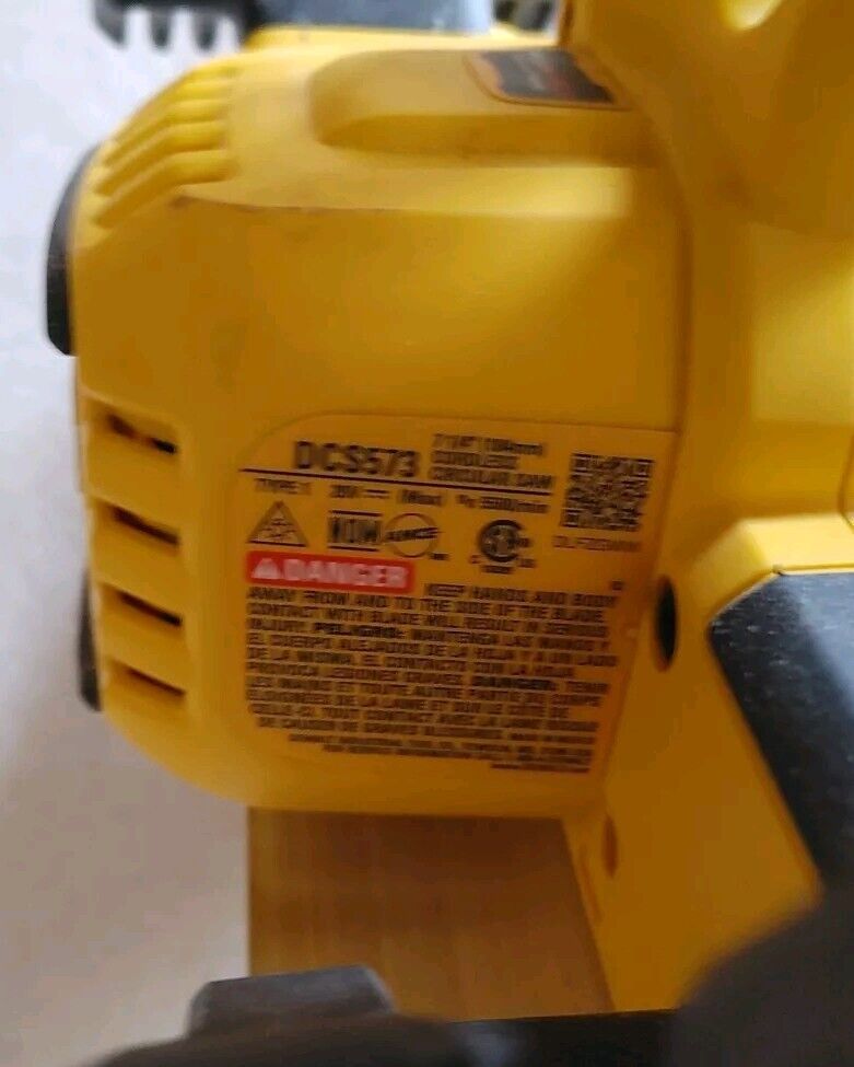 DeWalt DCS573 20V MAX BL Li-Ion 7-1/4 in. Circular Saw Refurbished 2aH Battery