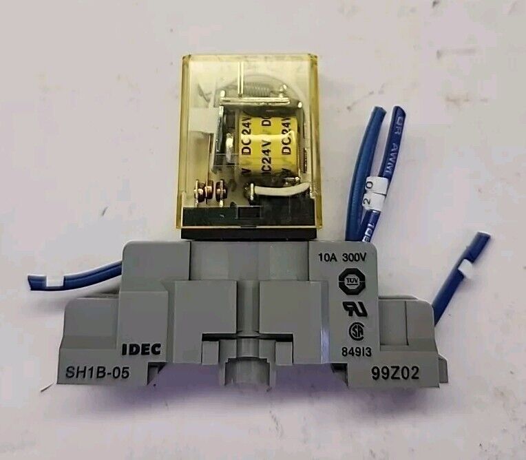 IDEC RH1B-U Power Relay w/SH1B-05 Relay Base - Free Shipping