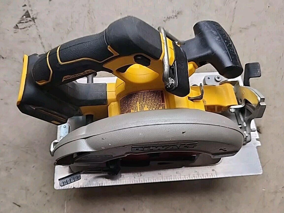 DeWalt DCS573 20V MAX BL Li-Ion 7-1/4 in. Circular Saw (Tool Only) Refurbished