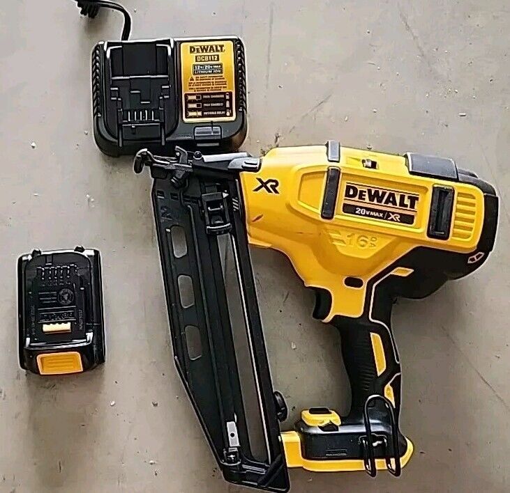 DEWALT DCN650D1 XR 20V Cordless 15GA FINISH NAILER KIT Near Mint Condition