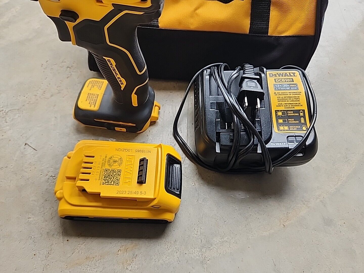 DEWALT ATOMIC 20V 1/4" Cordless Brushless Compact Impact Driver Kit DCF809D1