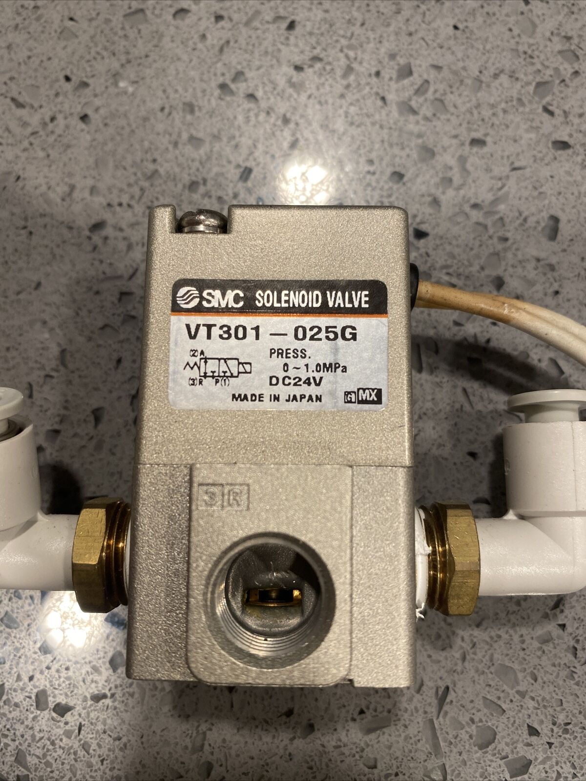 Used SMC solenoid valve VT301-025G w/ warranty