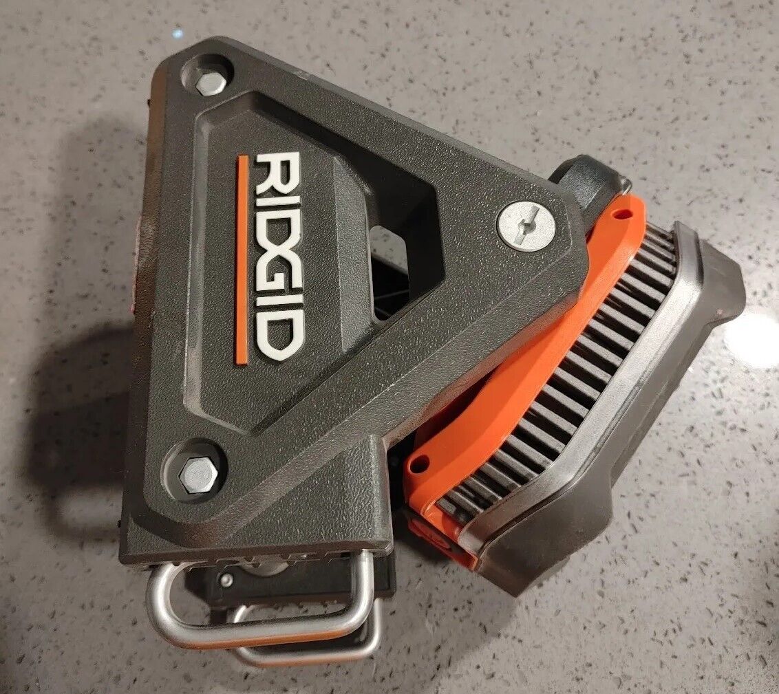 Ridgid R8694620B Flood Light Detachable Light  18V Cordless Tool Only Free Ship