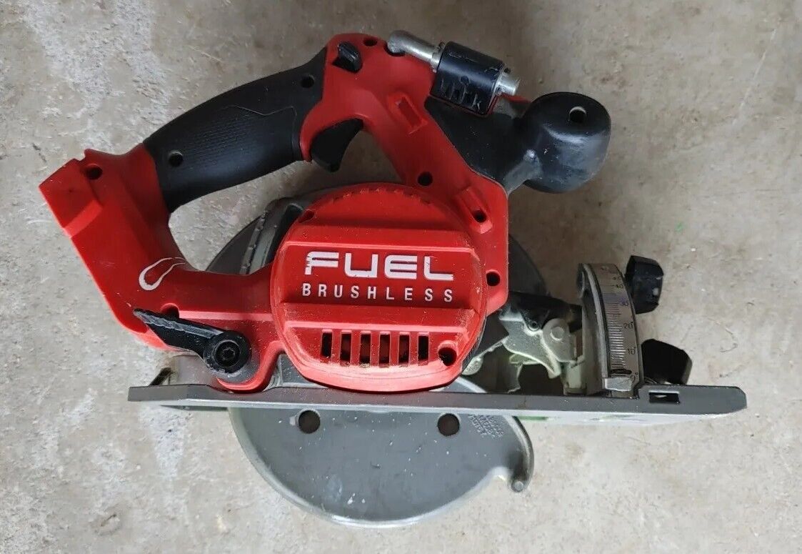 Milwaukee M18 FUEL 18-Volt Brushless Cordless 6-1/2 in. Circular Saw (Tool-Only)