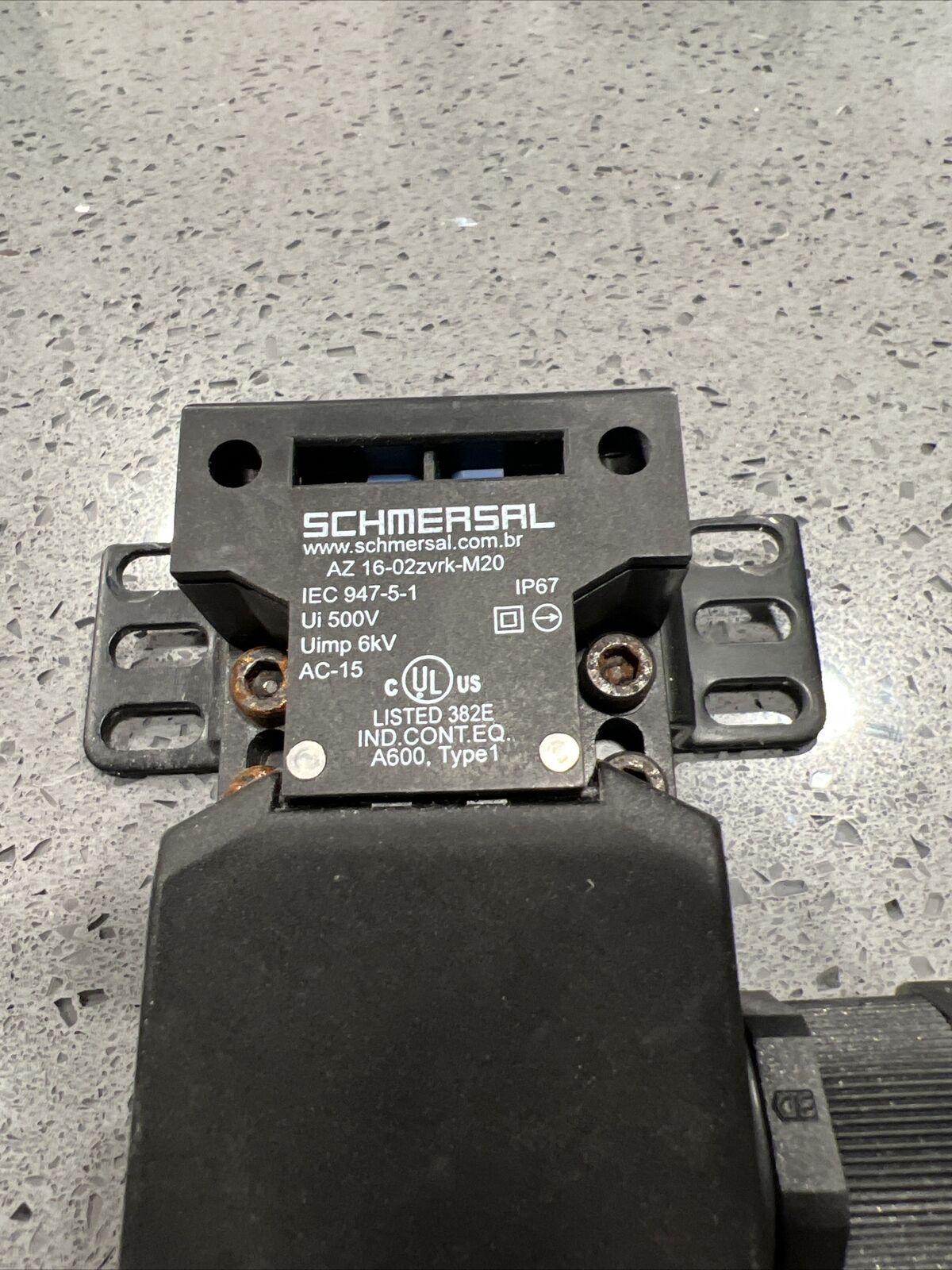 Used Schmersal Safety Switch AZ16-02ZVRK-M20 with warranty Free Shipping